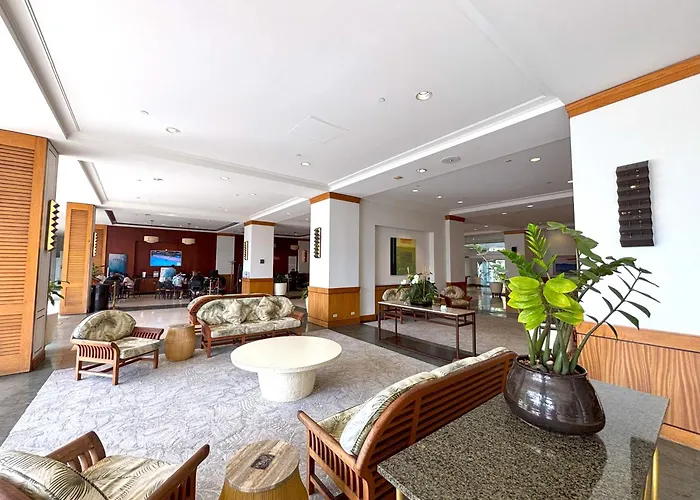 Ilikai Apt 302 - Spacious Studio With Stunning Ocean & Harbor Views